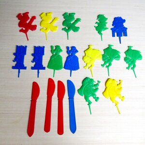 Nursery Rhymes Vintage Birthday Candle Holders & cake knife Plastic USA F & F